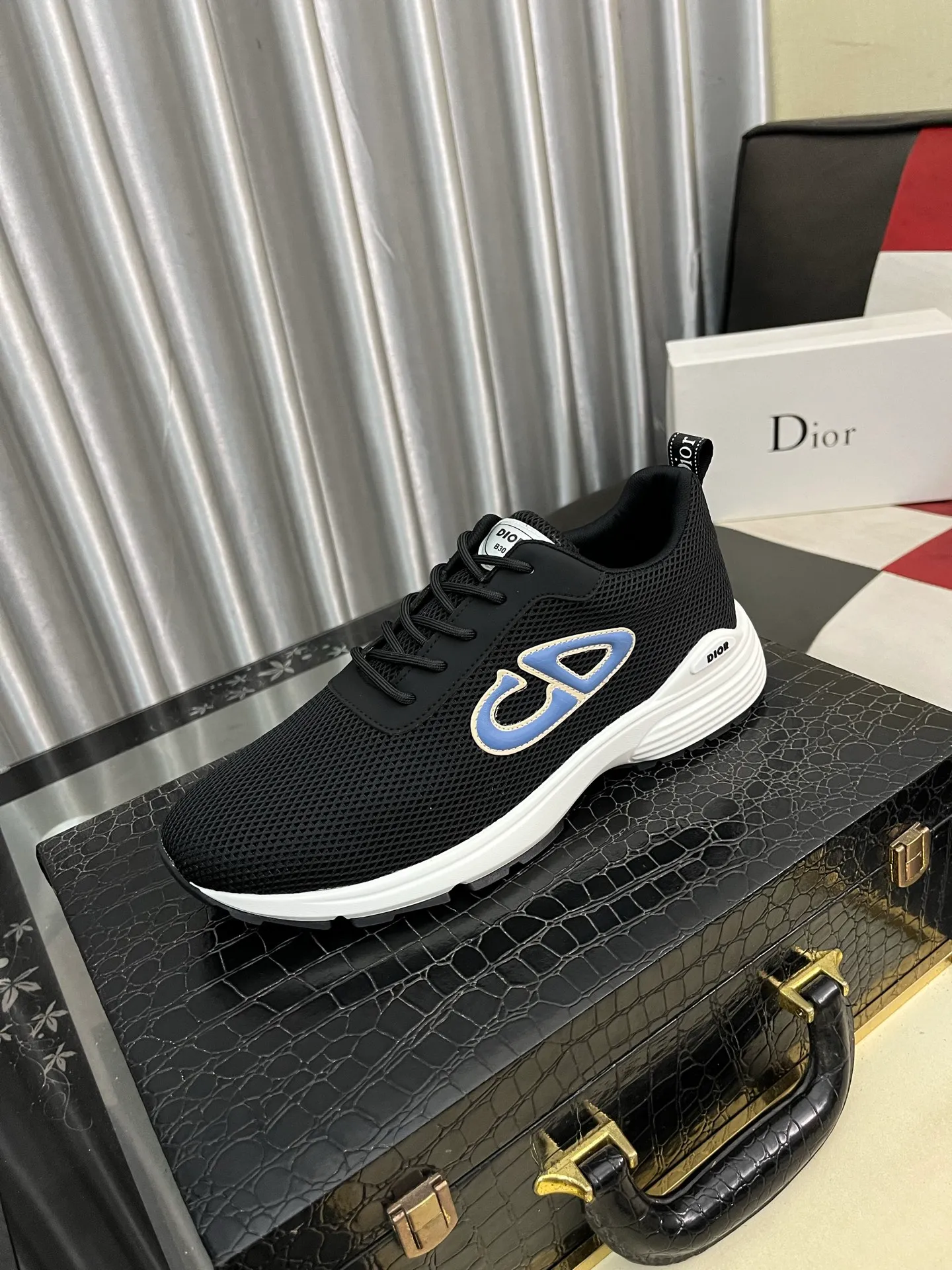 Men's Men's Shoes 💰440⌚️⌚️[Dior] Dior's new casual men's shoes are launched in Hong Kong counters. Official website 1:1 production. Original Italian materials. Designed by European and American masters. Perfect shape to create counter quality. Solid color rubber wear-resistant outsole and classic dazzling head! Super versatile and very comfortable. High-end without losing taste, fashionable and novel! ! Absolute focus! Code number: 38-444️⃣Colors available